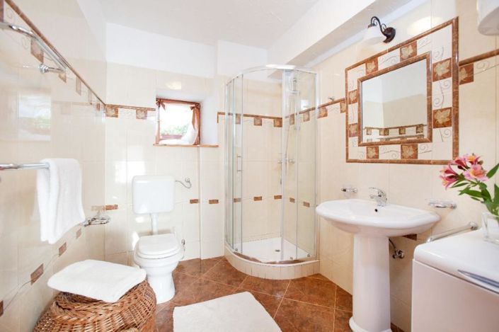 Image No.12-4 Bed Property for sale