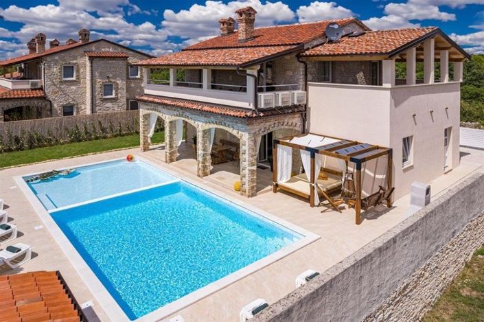 Image No.1-4 Bed Property for sale