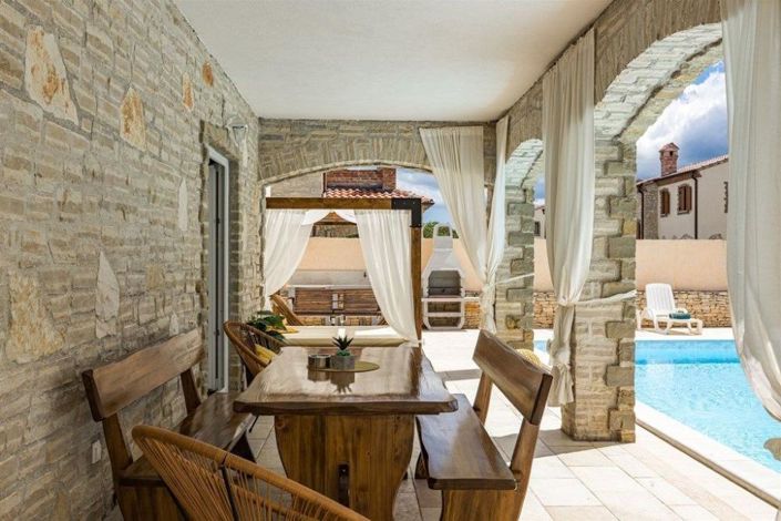 Image No.16-4 Bed Property for sale