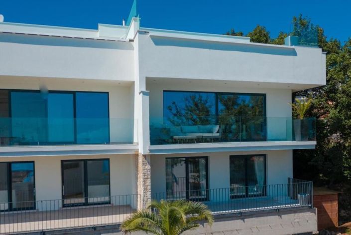 Image No.10-4 Bed Property for sale