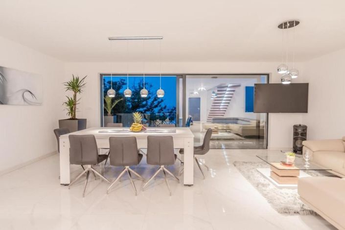 Image No.23-4 Bed Property for sale