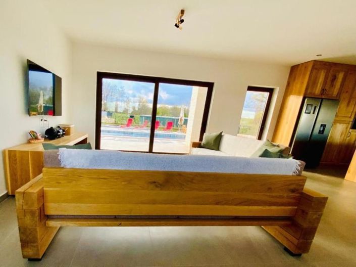 Image No.12-4 Bed Property for sale