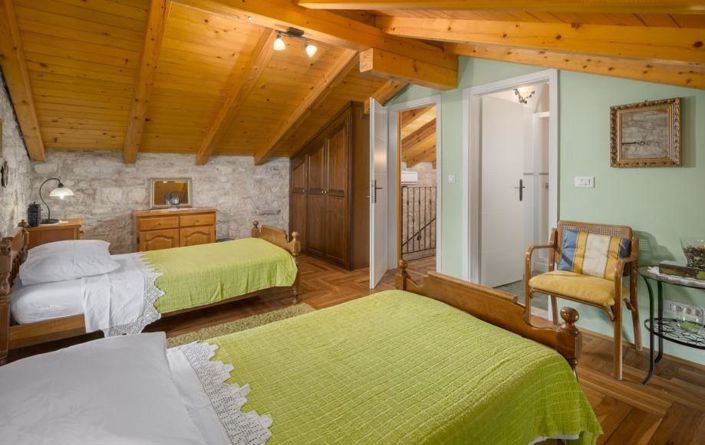 Image No.13-4 Bed Property for sale