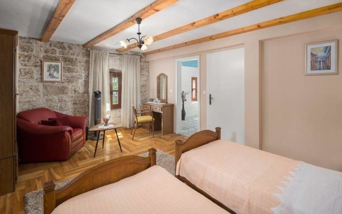 Image No.6-4 Bed Property for sale