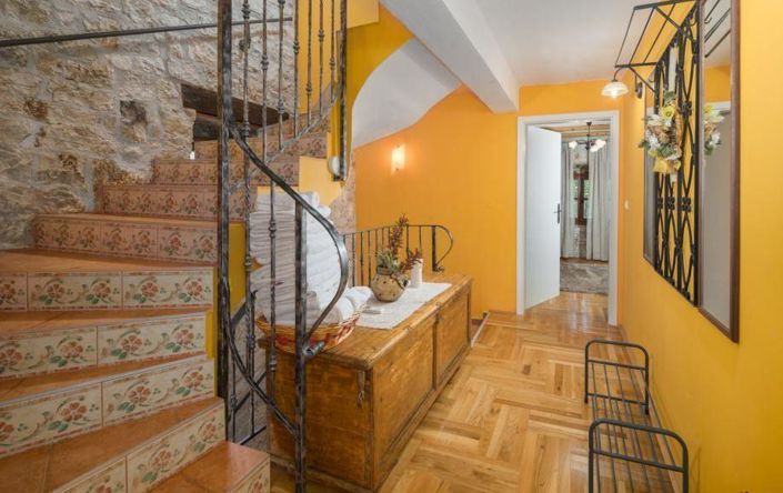 Image No.7-4 Bed Property for sale