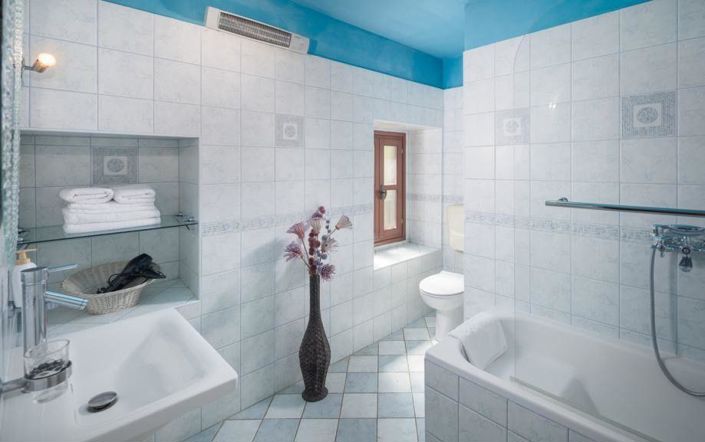 Image No.8-4 Bed Property for sale