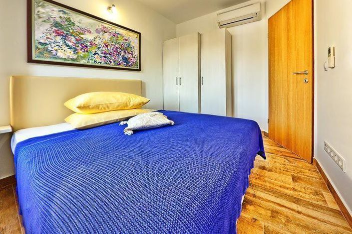 Image No.23-4 Bed Property for sale