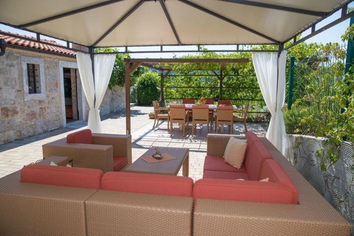 Image No.10-9 Bed Property for sale