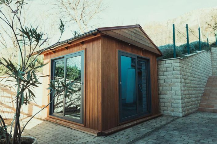 Image No.11-9 Bed Property for sale