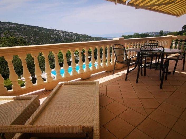 Image No.12-9 Bed Property for sale