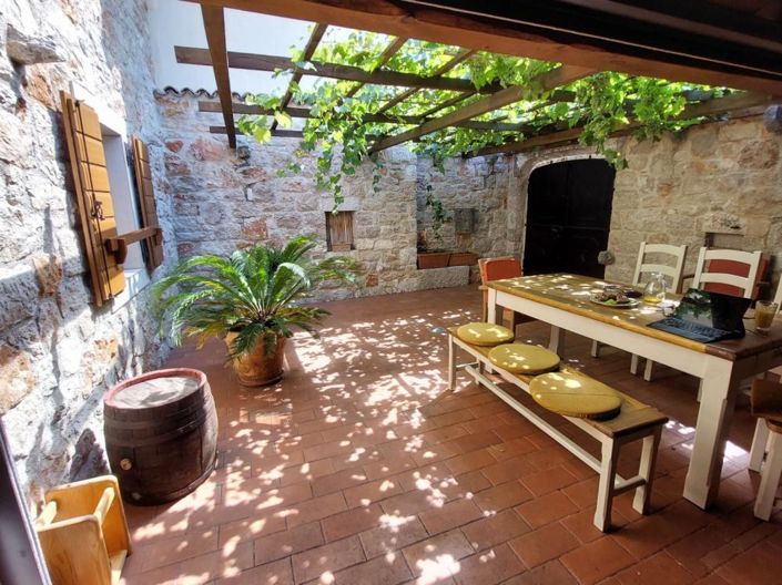 Image No.13-9 Bed Property for sale