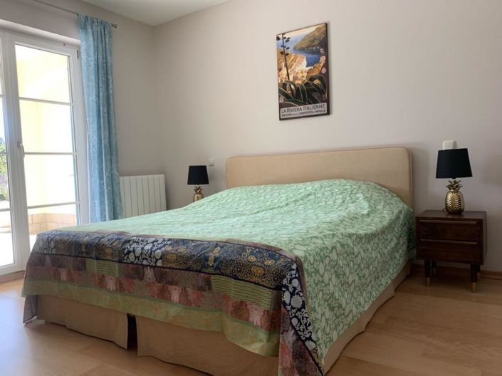 Image No.16-9 Bed Property for sale