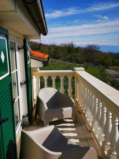 Image No.18-9 Bed Property for sale