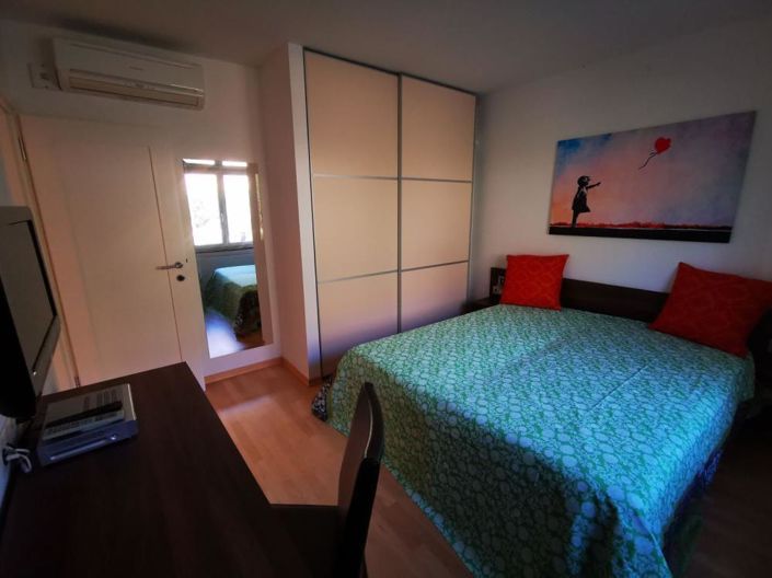 Image No.19-9 Bed Property for sale