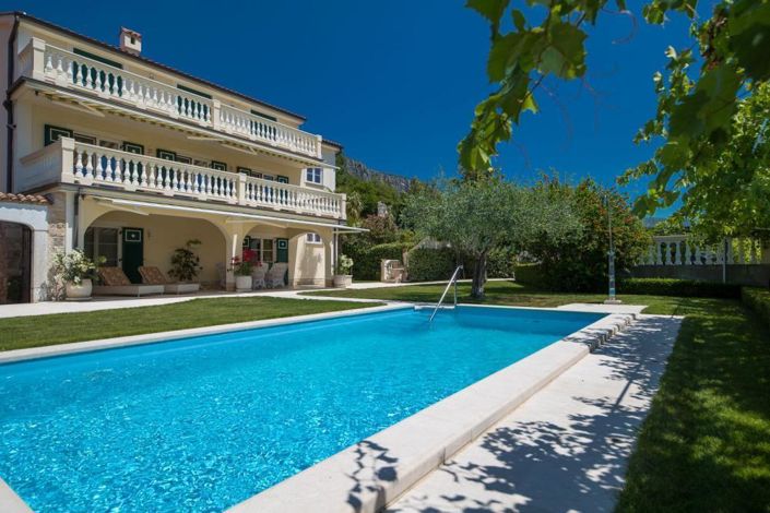 Image No.2-9 Bed Property for sale