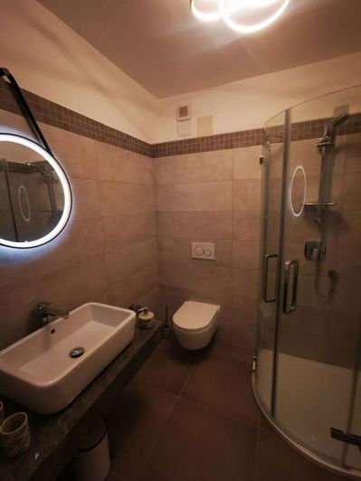 Image No.22-9 Bed Property for sale