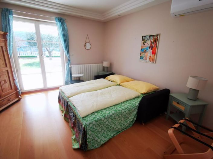 Image No.23-9 Bed Property for sale