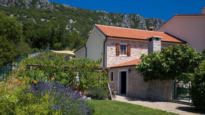 Image No.8-9 Bed Property for sale