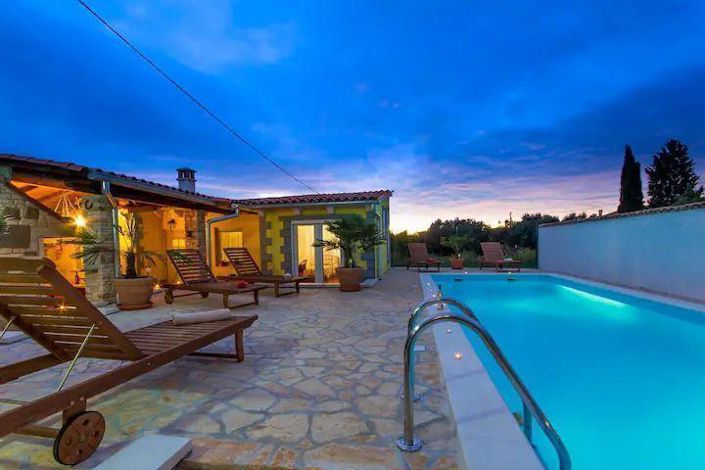 Image No.1-5 Bed Property for sale