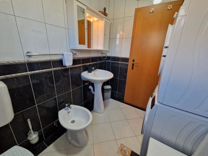 Image No.15-5 Bed Property for sale