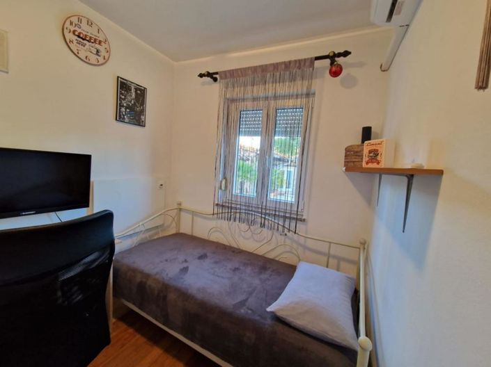 Image No.16-5 Bed Property for sale