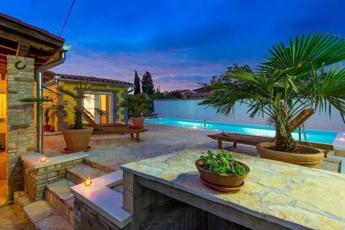 Image No.3-5 Bed Property for sale