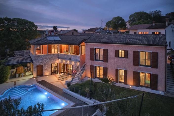Image No.1-5 Bed Property for sale