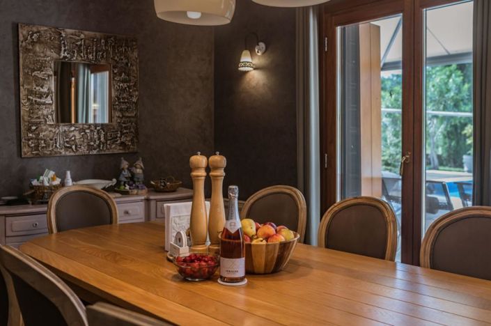 Image No.14-5 Bed Property for sale