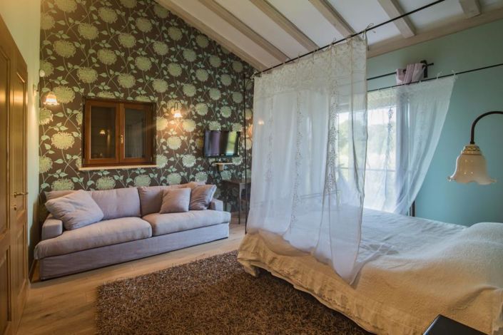 Image No.22-5 Bed Property for sale