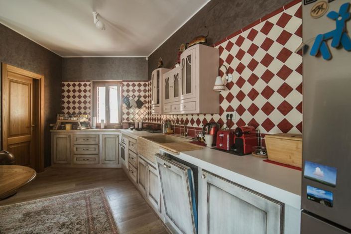 Image No.8-5 Bed Property for sale