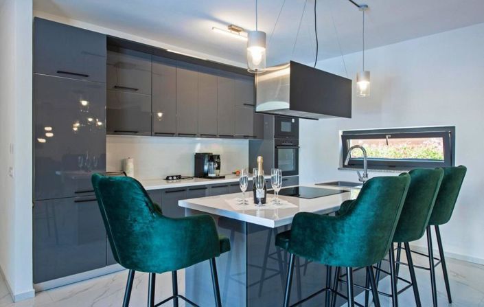 Image No.10-3 Bed Property for sale