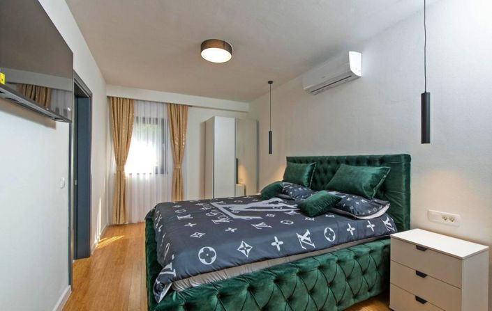 Image No.11-3 Bed Property for sale