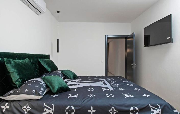 Image No.12-3 Bed Property for sale