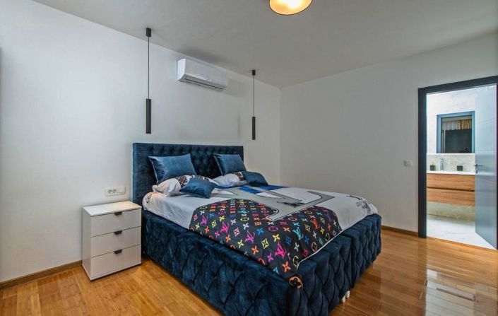 Image No.14-3 Bed Property for sale