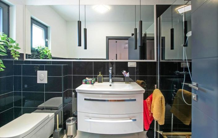 Image No.19-3 Bed Property for sale