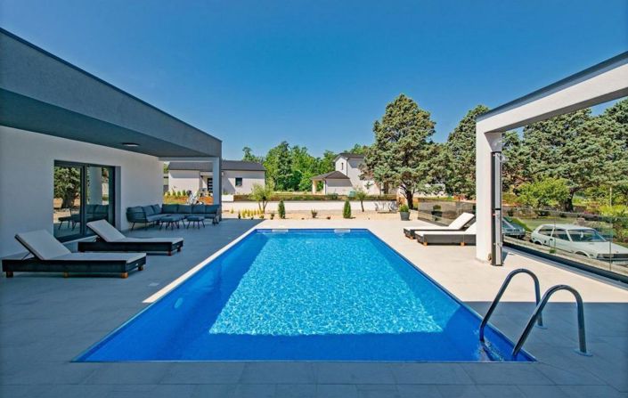 Image No.3-3 Bed Property for sale