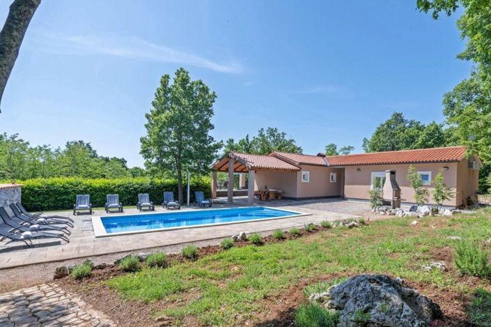 Image No.1-4 Bed Property for sale