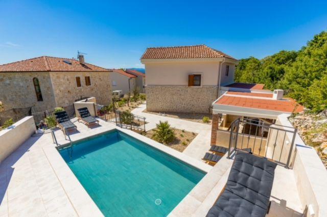 Image No.3-3 Bed Property for sale