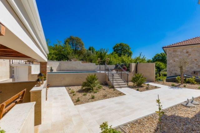 Image No.9-3 Bed Property for sale