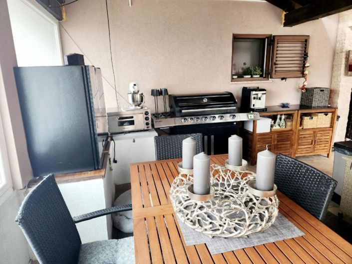 Image No.18-2 Bed Property for sale