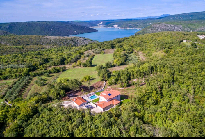 Image No.10-3 Bed Property for sale