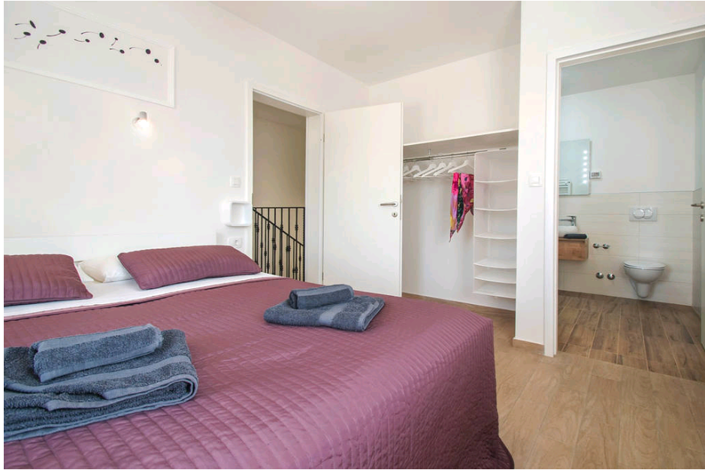 Image No.12-3 Bed Property for sale