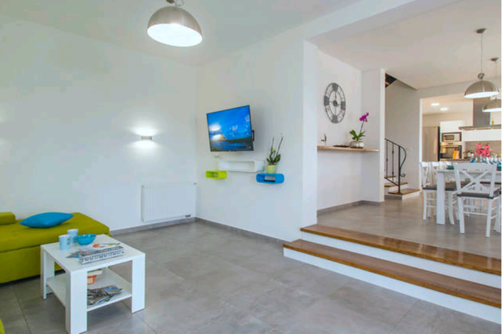 Image No.18-3 Bed Property for sale