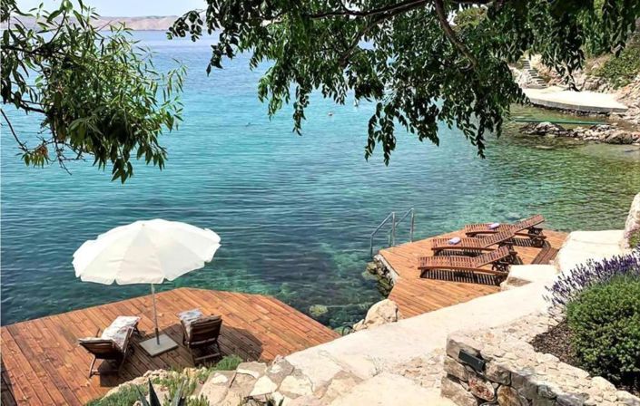 Image No.24-10 Bed Property for sale