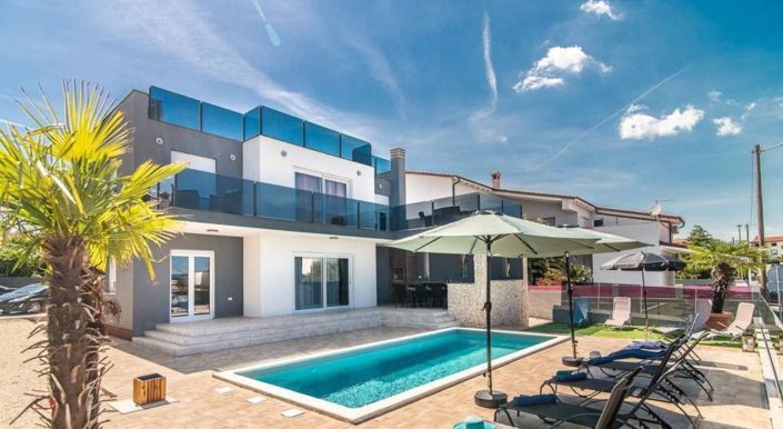 Image No.1-5 Bed Property for sale