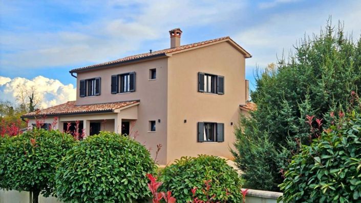Image No.1-4 Bed Property for sale