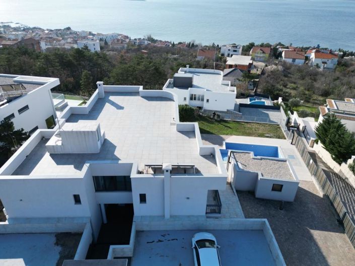 Image No.4-10 Bed Property for sale