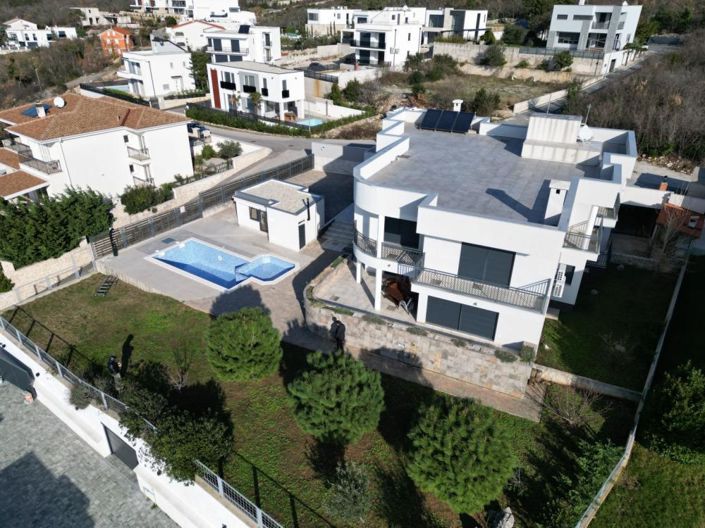 Image No.5-10 Bed Property for sale