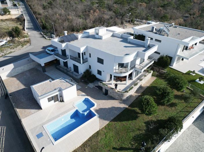 Image No.6-10 Bed Property for sale