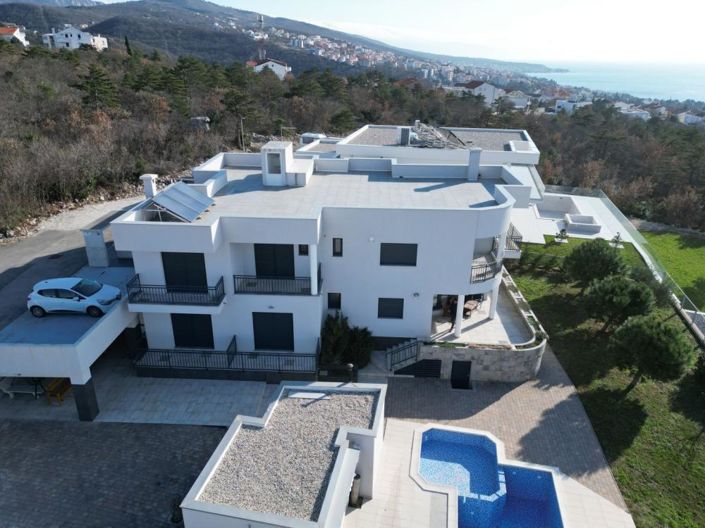 Image No.7-10 Bed Property for sale